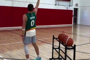马拉加vs西班牙人回放免费_马拉加vs西班牙人比赛录像回放_马拉加vs西班牙人在线直播免费观看不是，兄弟们没发现？模仿归模仿，但没有发现球全进了吗？