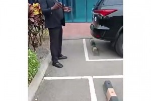 纽卡斯尔联vs埃弗顿免费观看_纽卡斯尔联vs埃弗顿在线观看完整免费高清_纽卡斯尔联vs埃弗顿在线高清免费安哥拉网红博主晒自己街头守候老詹，成功收获合影！